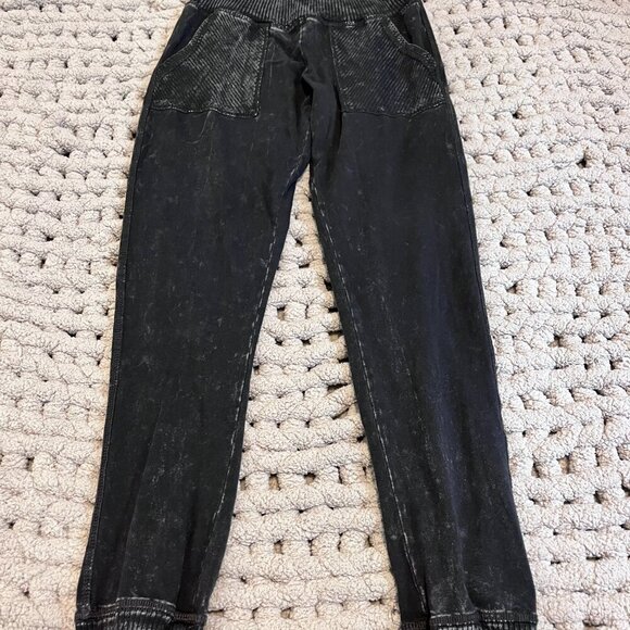 High Waisted Faux Leather Leggings & Moto Ribbed Leggings Small - Picture 9 of 12